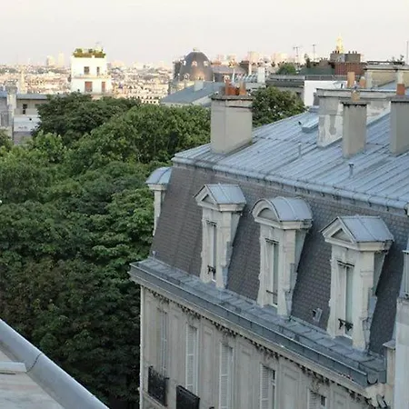 Privat bolig In With View Of The Eiffel Tower