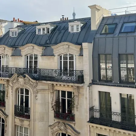 In With View Of The Eiffel Tower *